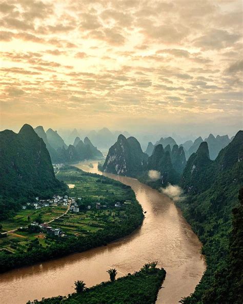 Li River, Yangshuo in China ~ Photograph By @king_roberto | Scenery ...