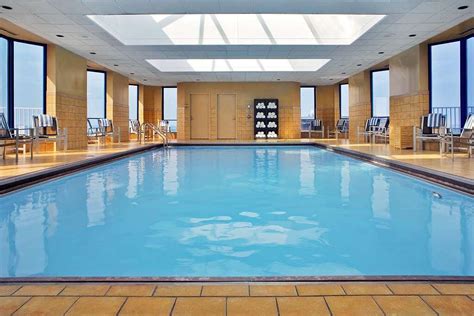 Hilton Rosemont/Chicago O'Hare Pool Pictures & Reviews - Tripadvisor