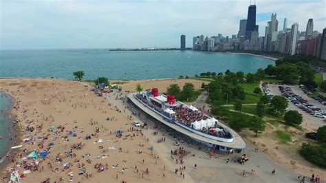 (4K) North Ave. Beach, Chicago - YouTube