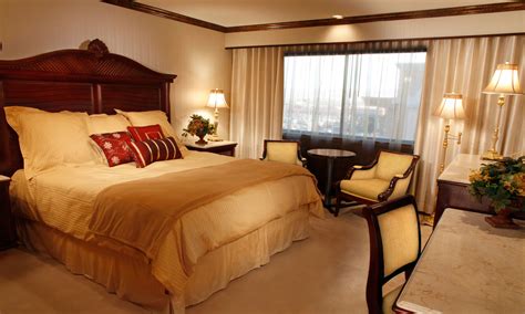 Peppermill North & West Wing Standard King Room | Peppermill Resort ...