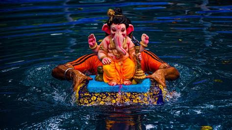 Ganesh Visarjan 2020: Household Idols Bid Adieu Amid New Distancing ...