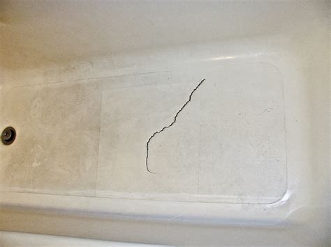 Why Do Bathtubs Crack?: How to Maintain and Repair Bathtub Cracks ...