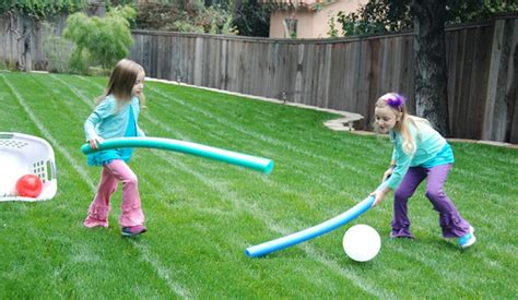 Jeux extérieurs | Ma Famille Mon Chaos | Outdoor games for kids, Summer ...