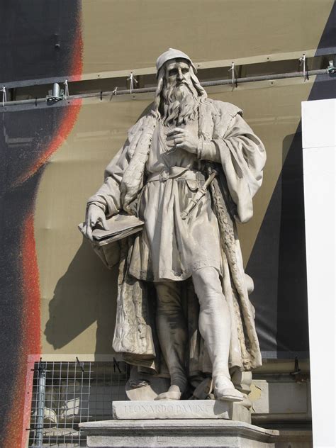 File:Statue of Leonardo da Vinci-Vienna.jpg - Wikimedia Commons