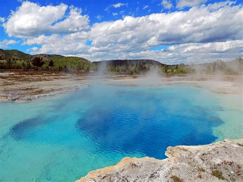 12 Best Hot Springs In Yellowstone & Where to Find Them