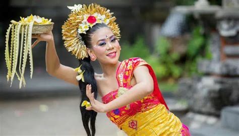 Tari Pendet Salah 1 Tarian Tradisional Dari Bali Yang Unik