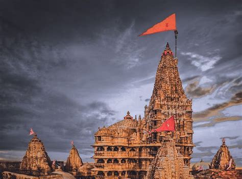 Dwarkadhish Temple | Dwarka temple hd wallpaper, Dwarkadhish wallpaper ...