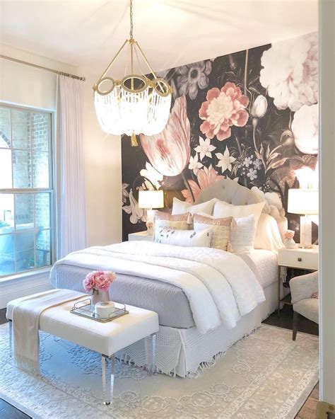 19 Amazing Glam Bedrooms with Chic Style