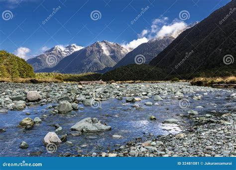 New Zealand Mountains Stock Image - Image: 32481081