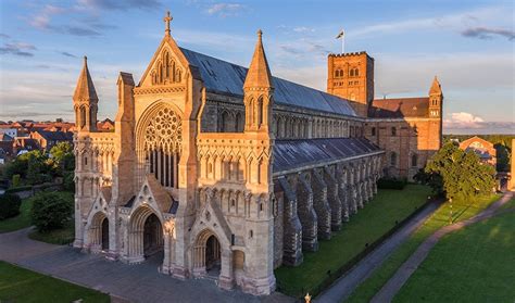 CATHEDRAL OPEN: St Albans Cathedral reopens for private prayer - My ...