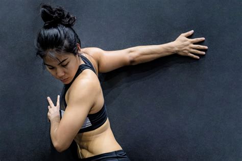 13 Simple Bicep Stretches to Loosen & Strengthen Your Arms