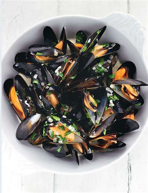 Rick Stein's Moules Marinière with Cream, Garlic and Parsley