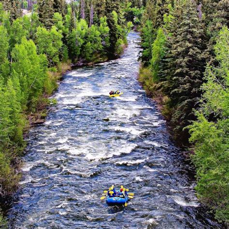 5 Places to Visit for the Best Whitewater Rafting Adventure