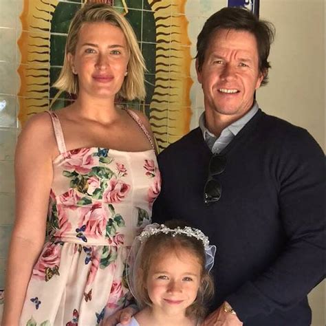 Mark Wahlberg Pays Tribute to Late Mother With Precious Family Photo of ...