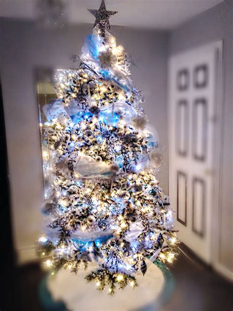 Winter wonderland christmas tree | Christmas tree inspiration, Winter ...