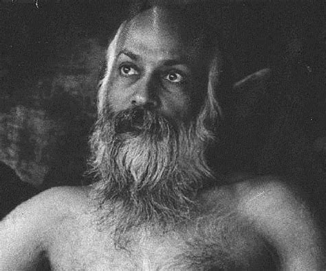 Osho Rajneesh Biography - Childhood, Life Achievements & Timeline