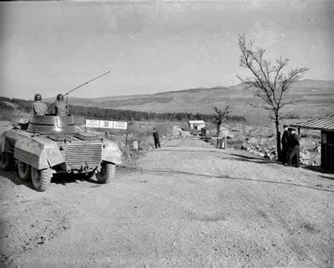 Border crossing between San Pelagio (Free Territory of Trieste, Zone A ...