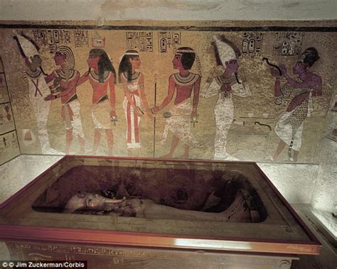 Was Queen Nefertiti's hidden tomb finally found? Two secret chambers ...