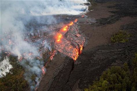 Hawaii volcano spews lava into rivers of fire from newest vent ...