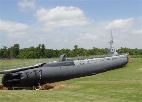 Side view, USS Batfish, SS(AG)-310, World War II submarine, War ...