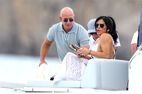 Jeff Bezos Seen Kissing Lauren Sanchez On Yacht In Italy: Photos ...