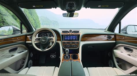 Bentley Bentayga Extended Wheelbase | 2023MY Serene (Color: Cumbrian ...