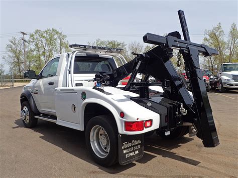 When is a Tow Truck Considered As An Emergency Vehicle? - Extreme ...