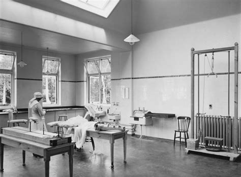 Heatherwood Hospital, Ascot, Berkshire: plaster and splint room | RIBA pix