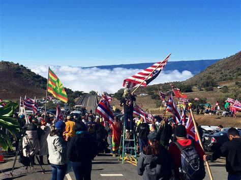 Photos: Hawaiians march in protest of a giant telescope - Business Insider