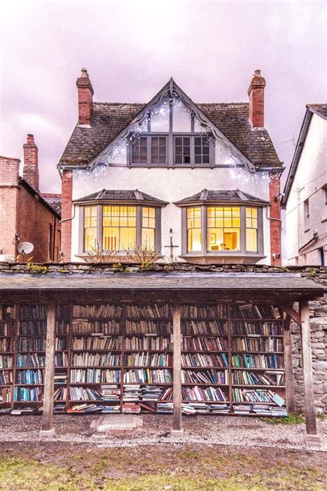 Hay-on-Wye Guide: The Adorably Cute Book Town of Wales | solosophie