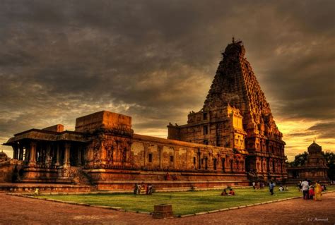 Brihadeeswara Temple (Peruvudaiyar Kovil) (Thanjavur) History