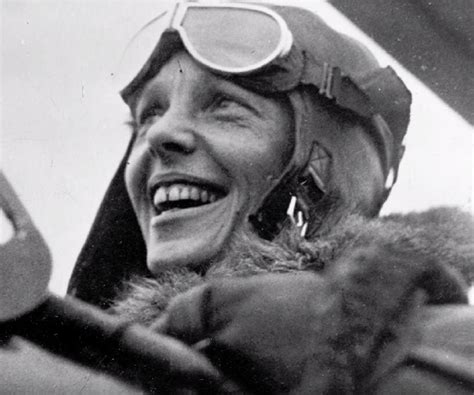 Amelia Earhart Biography - Childhood, Life Achievements & Timeline