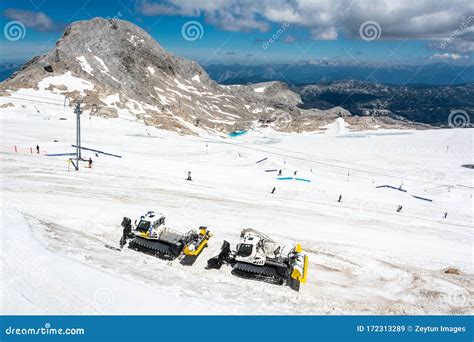 Dachstein Glacier in Austria Editorial Stock Image - Image of mountain ...