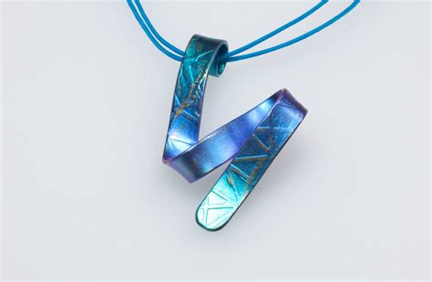 Blue Titanium Pendant - Etsy | Ketting, Kettingen, Etsy