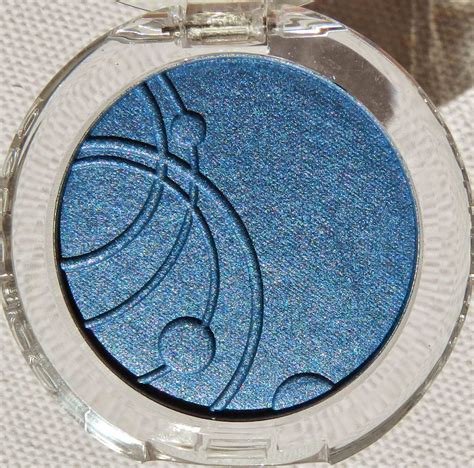 Unfade what fades: Essence single eyeshadow in Out of the Blue review ...