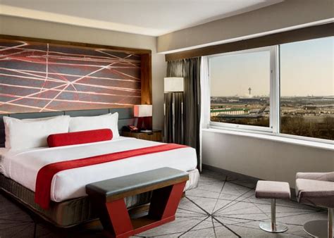 6 BEST HOTELS at JFK AIRPORT - Near Terminal