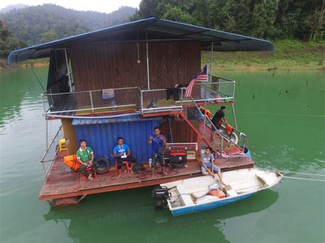 Tasik Kenyir - Boathouse Rental 2D1N Big Group - TripJalan