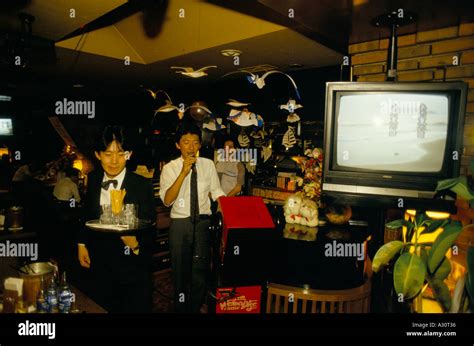 karaoke bar tokyo japan Stock Photo: 3471413 - Alamy