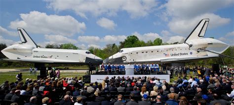 Photo Release: Space Shuttle Discovery Acquired by the Smithsonian ...