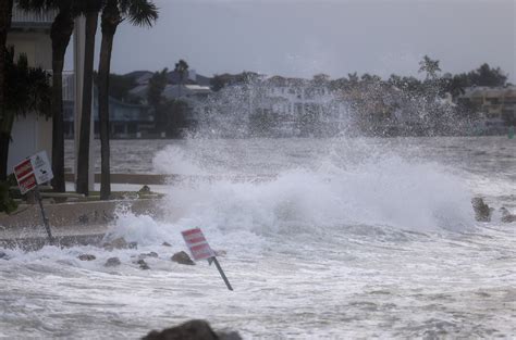 Hurricane Center Issues Warning as Two Storms Could Merge in Gulf of ...