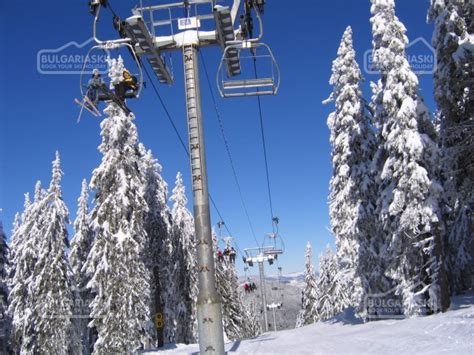 Pamporovo lifts at ski and snowboard zone — BulgariaSki