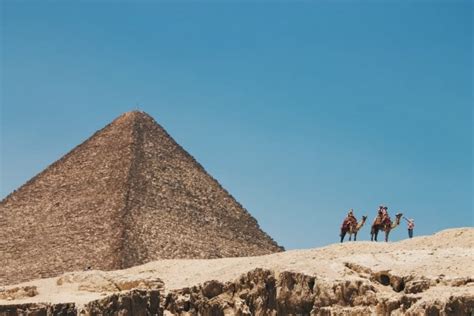 Giza Pyramids Tour: A Local's Ultimate Guide - Curls en Route