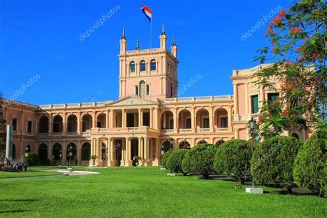 Presidential Palace in Asuncion, Paraguay — Stock Photo © DonyaNedomam ...