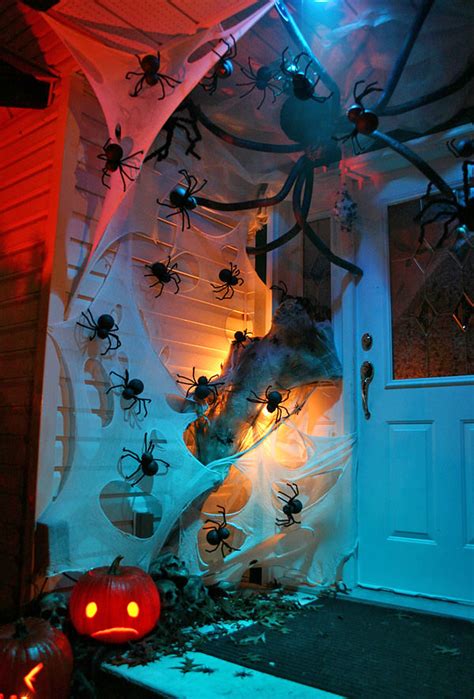 30 Mind-Blowing Halloween Door Decoration Ideas - Gravetics | Scary ...