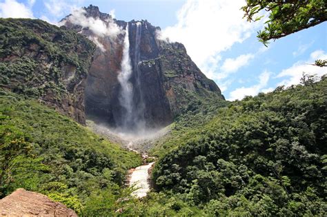 Exploring the Beauty of Canaima National Park