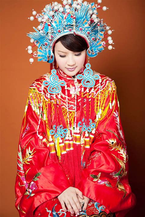 Wedding Traditions: China and Taiwan | Chinese wedding dress ...