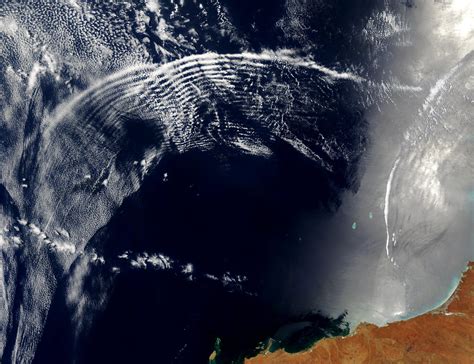 Atmospheric gravity waves and internal waves off Australia