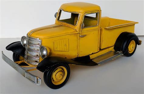 1930 Vintage antique looking metal tin toy pickup truck die