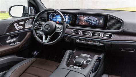 The Mercedes-Benz GLE Gets More Tech, More Space, More Hop