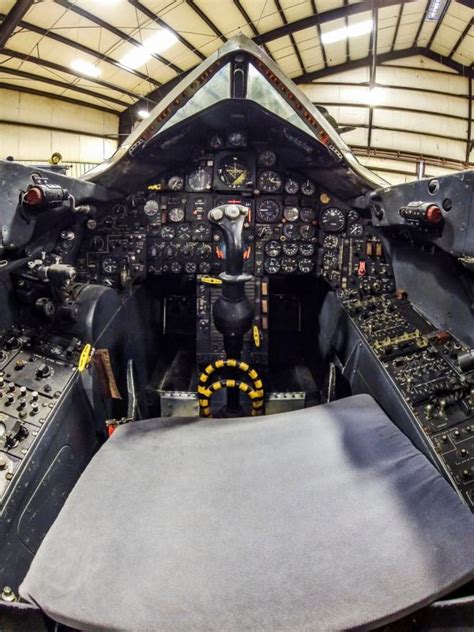 These unique SR-71 Blackbird Cockpit photos show why no cockpit demands ...